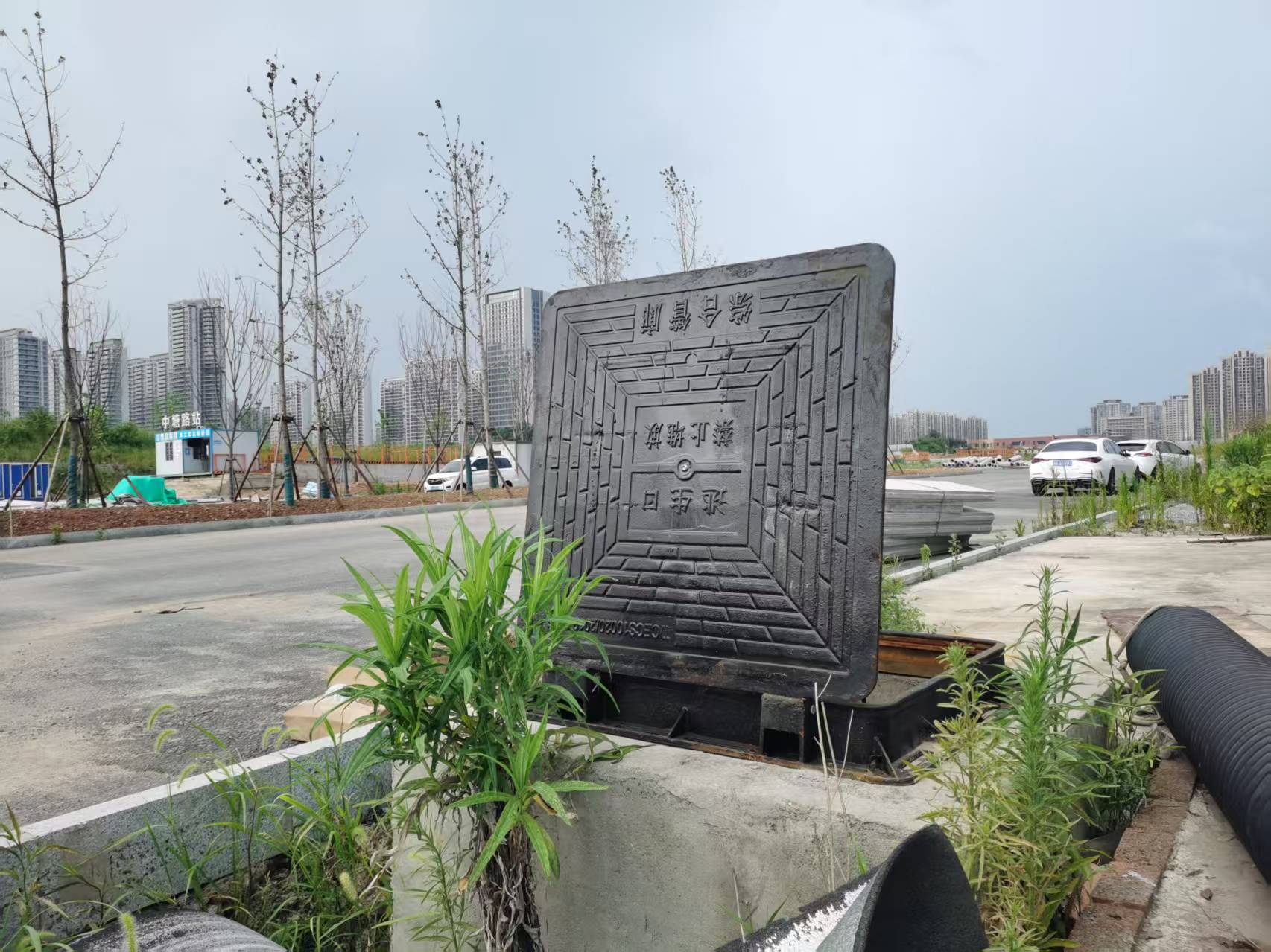 綜合管廊智能井蓋廠家：為什液壓井蓋可以替代傳統(tǒng)井蓋？