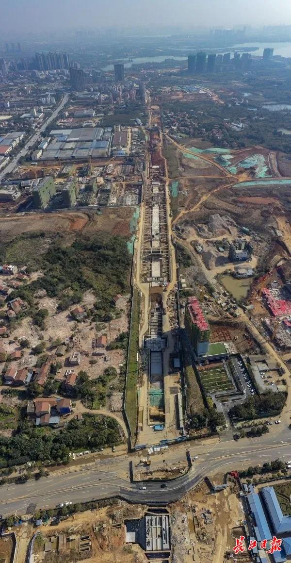 中法武漢生態(tài)示范城“法式”地下綜合管廊下月完工，水電氣、通信等管線全部入廊